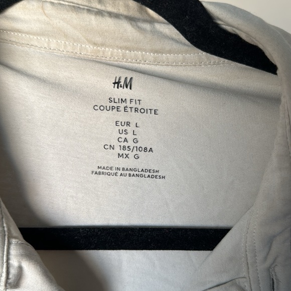 H&M T shirt - Picture 2 of 3